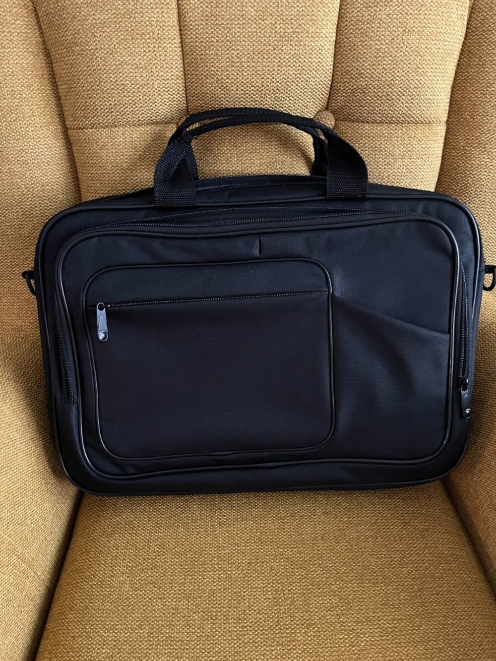 Insignia Laptop Black Brief Case - SIZE: 17" x 11.5" x 4"